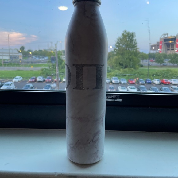 Alpha Omicron Pi water bottle ✨ - Picture 3 of 4